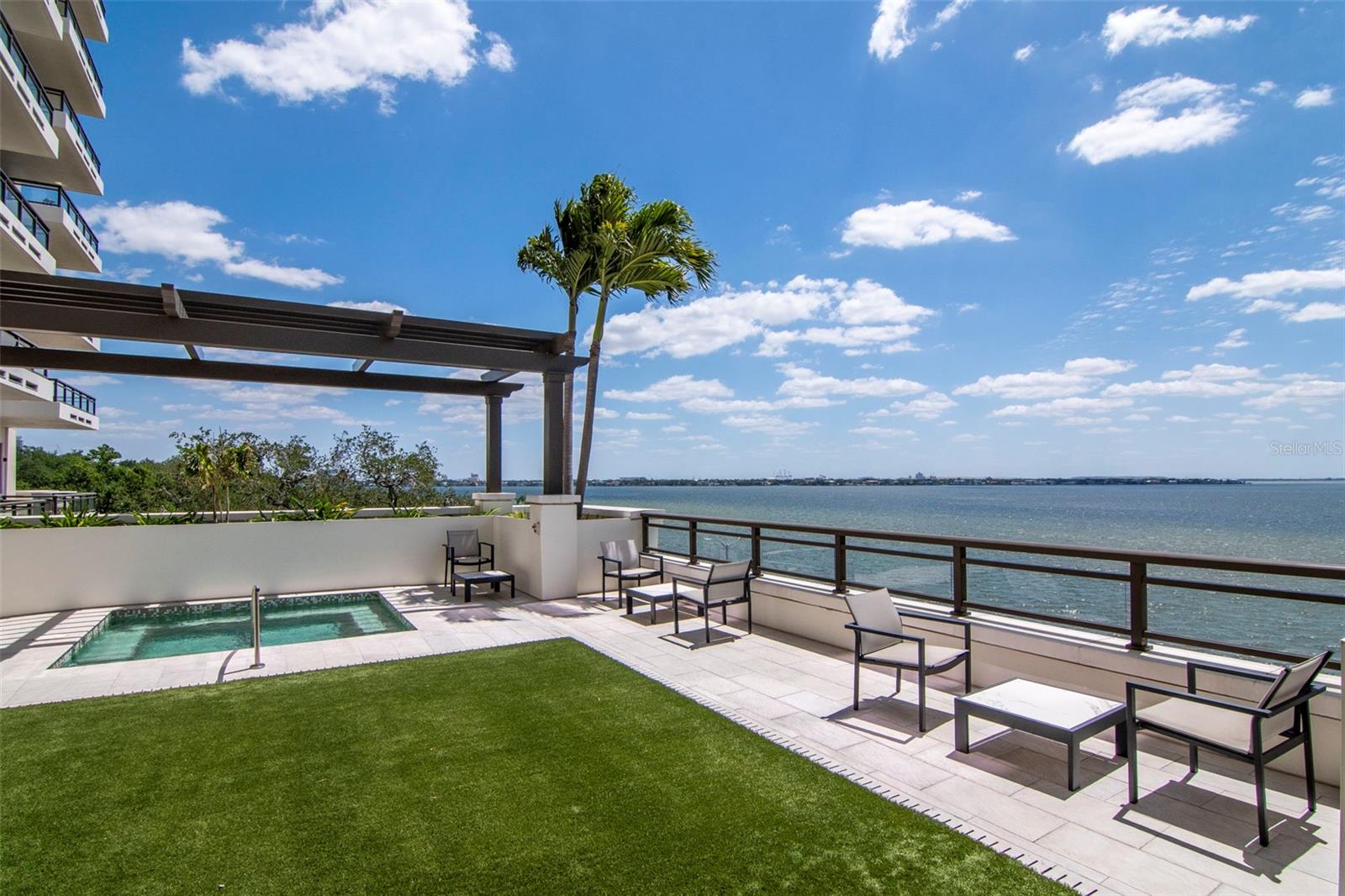 HYDE PARK HOUSE CONDO - Residential