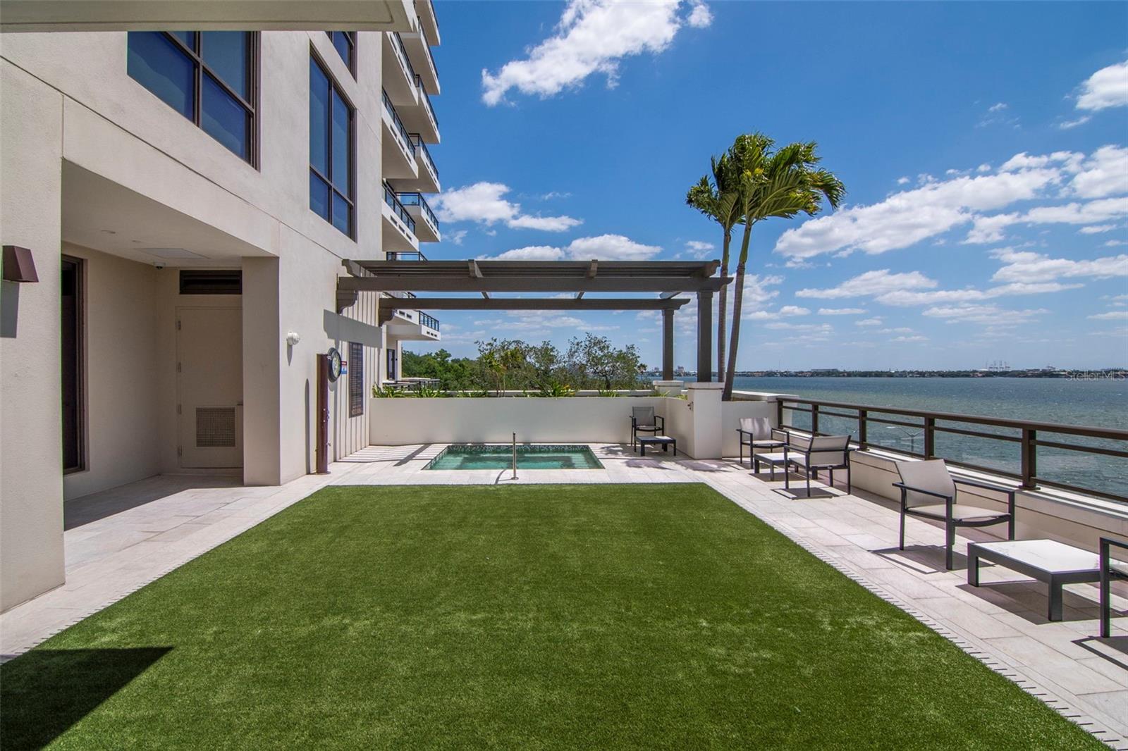 HYDE PARK HOUSE CONDO - Residential
