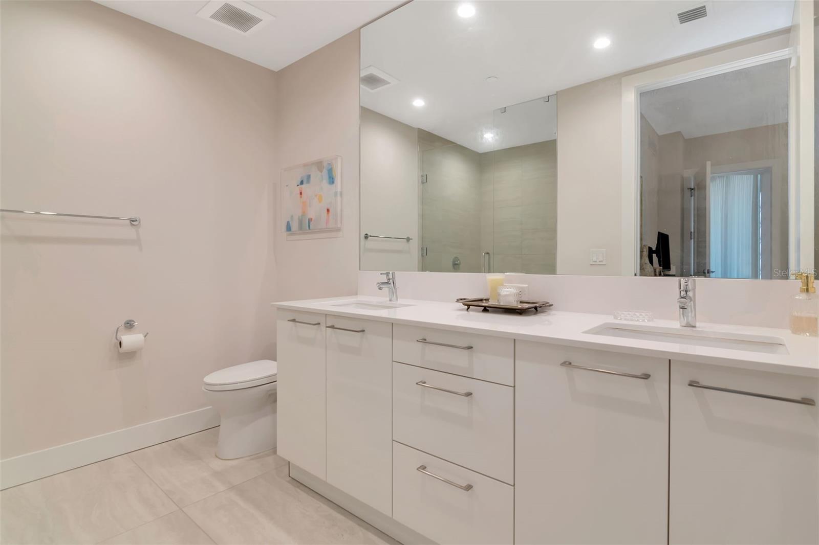 HYDE PARK HOUSE CONDO - Residential