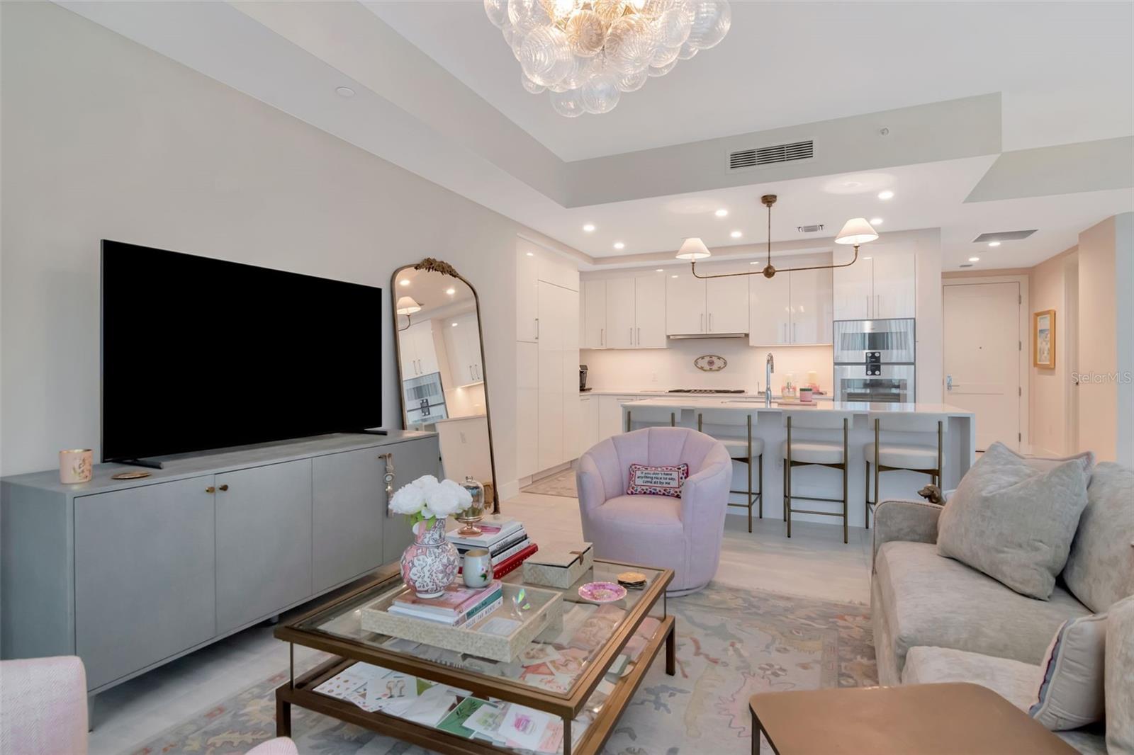 HYDE PARK HOUSE CONDO - Residential