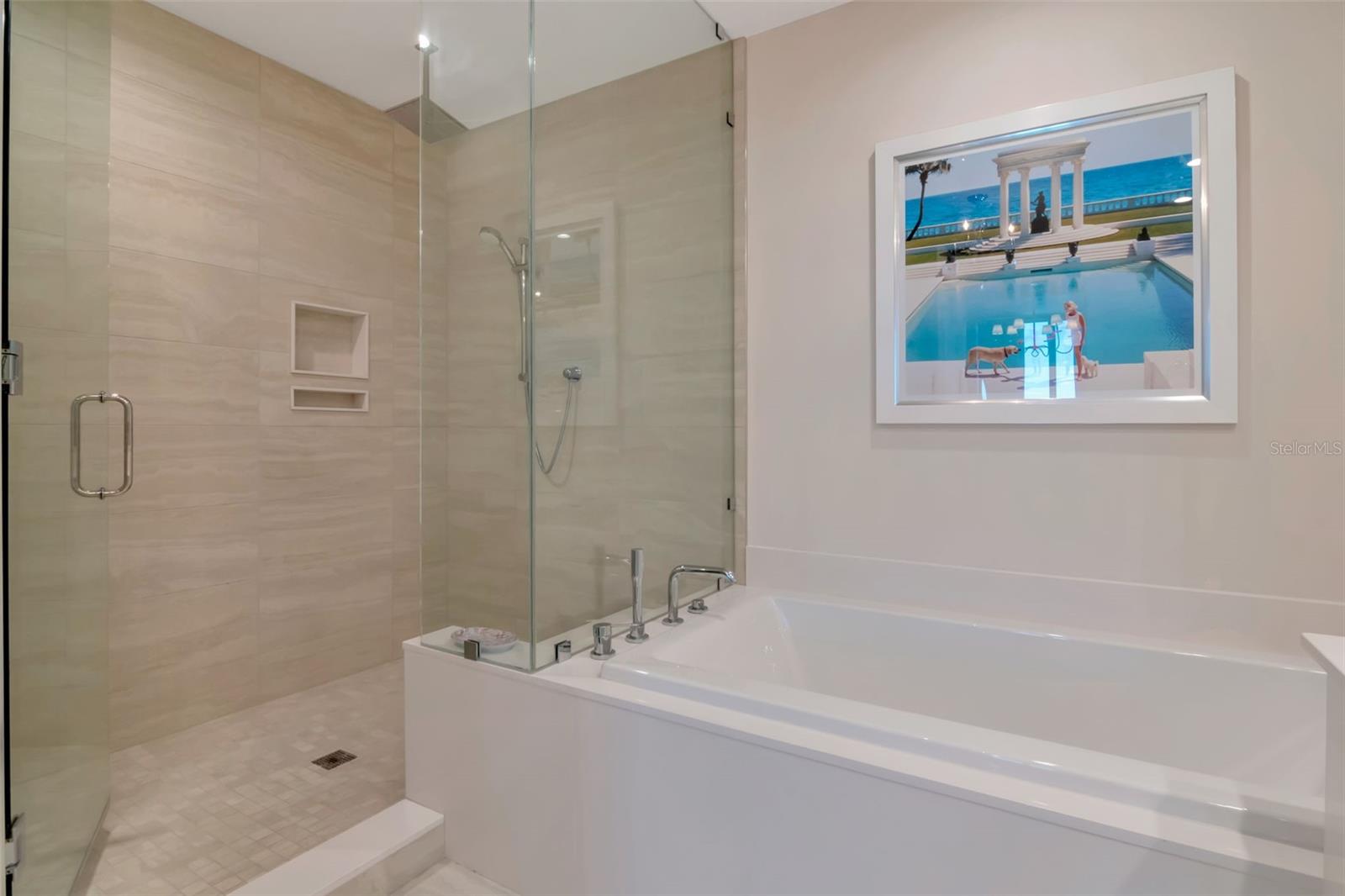 HYDE PARK HOUSE CONDO - Residential