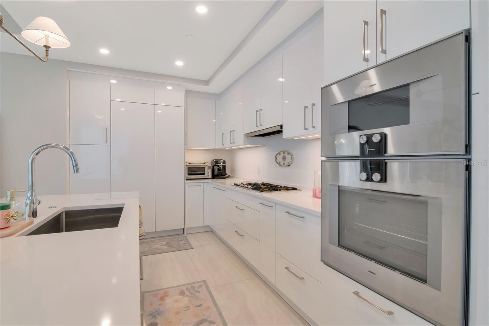 HYDE PARK HOUSE CONDO - Residential