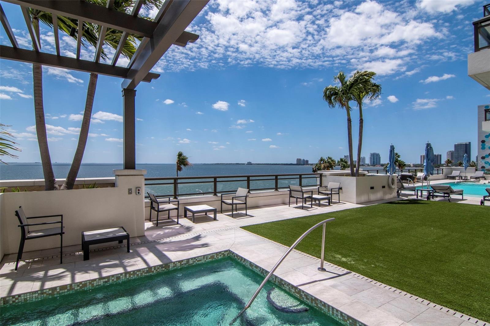 HYDE PARK HOUSE CONDO - Residential