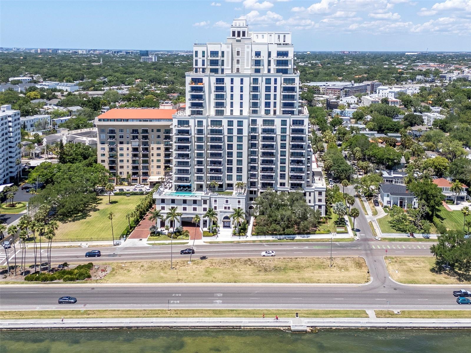 HYDE PARK HOUSE CONDO - Residential
