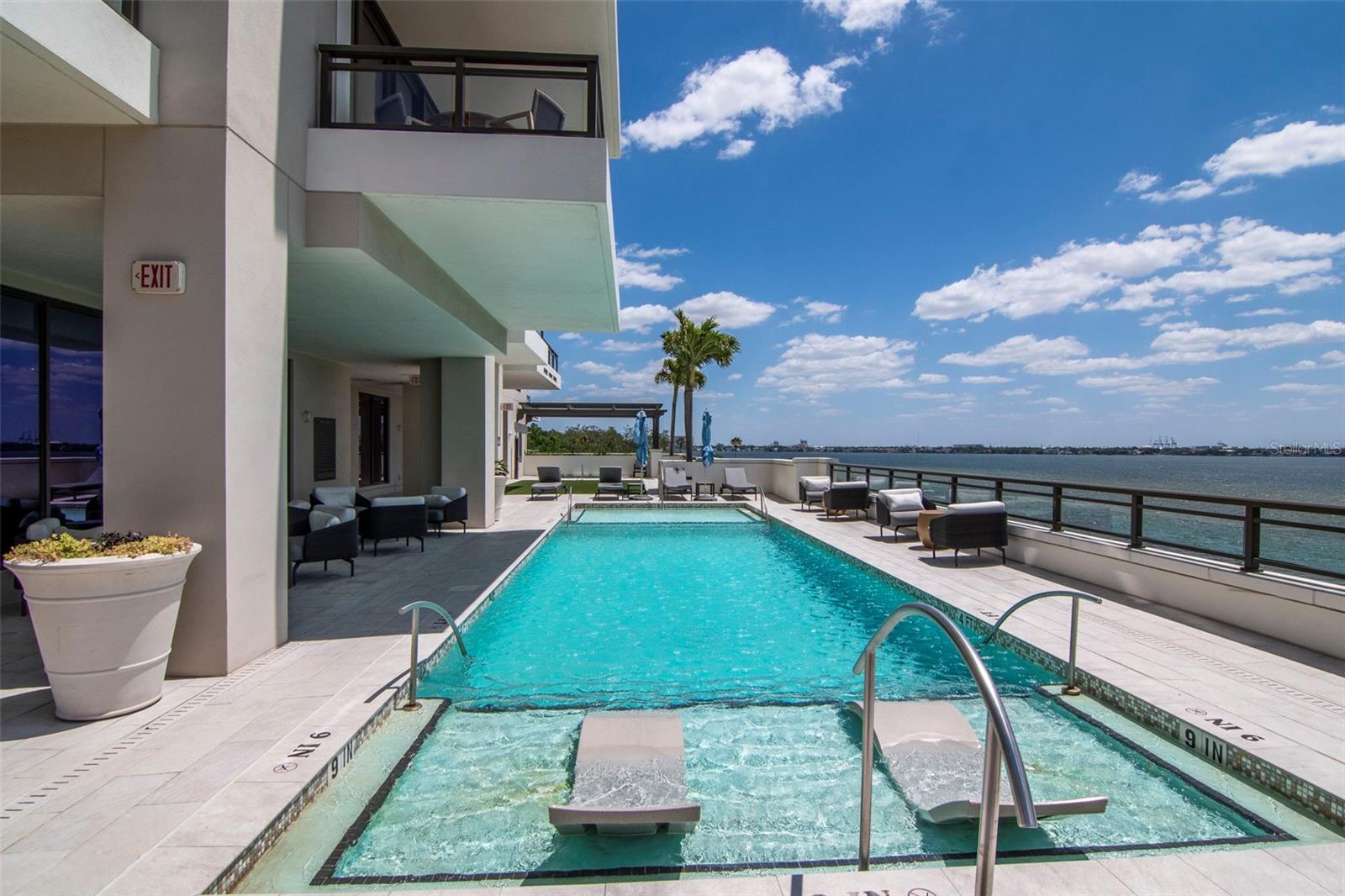HYDE PARK HOUSE CONDO - Residential