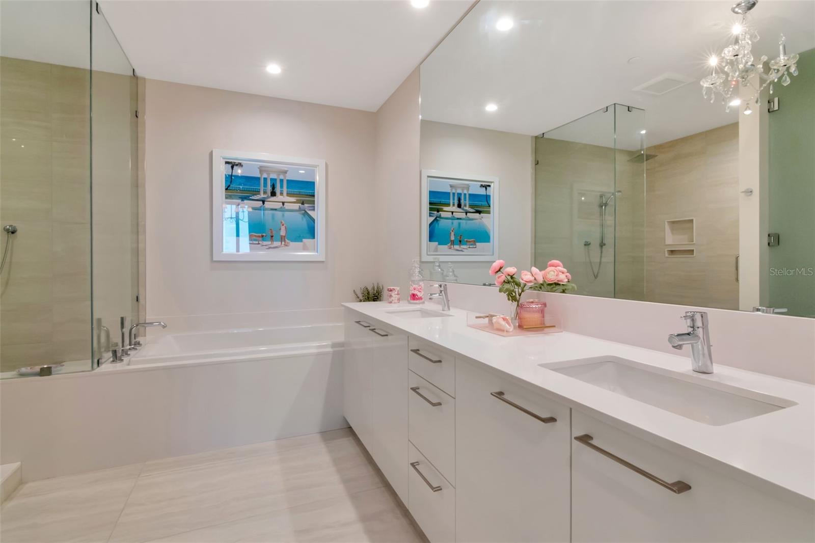HYDE PARK HOUSE CONDO - Residential