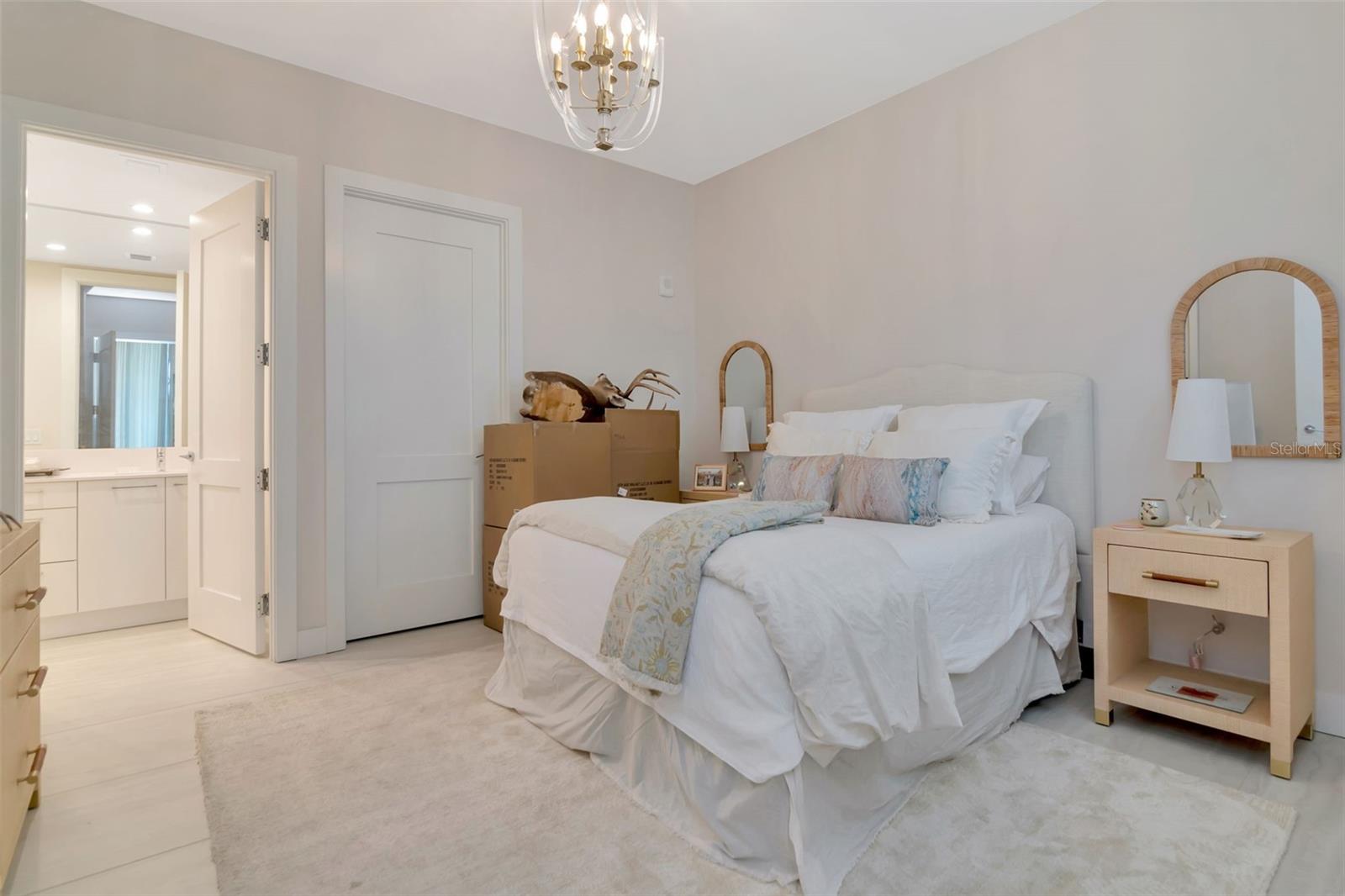 HYDE PARK HOUSE CONDO - Residential