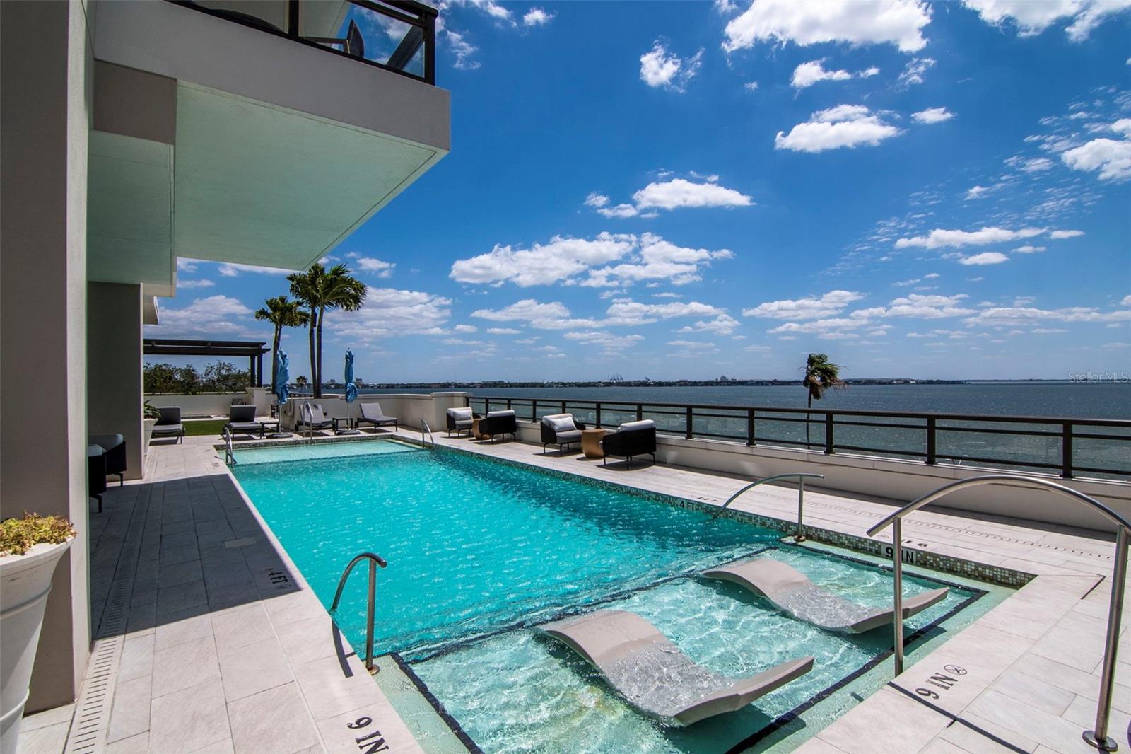 HYDE PARK HOUSE CONDO - Residential