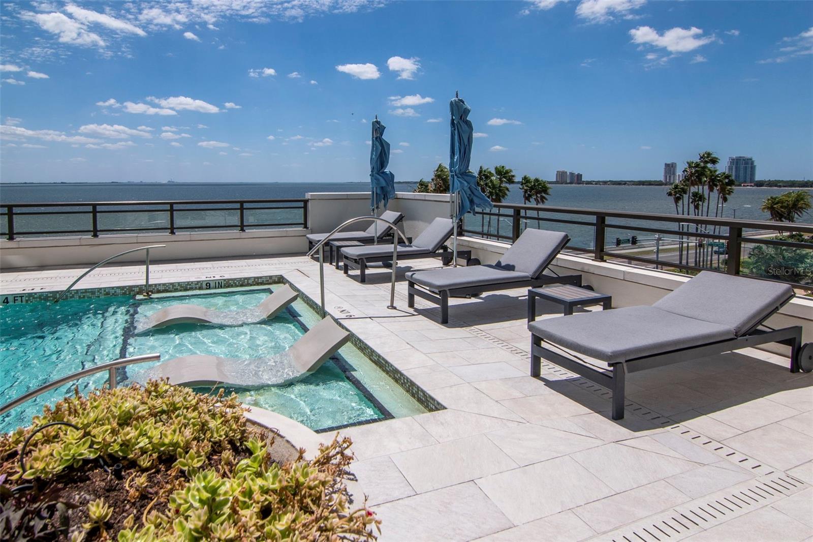 HYDE PARK HOUSE CONDO - Residential