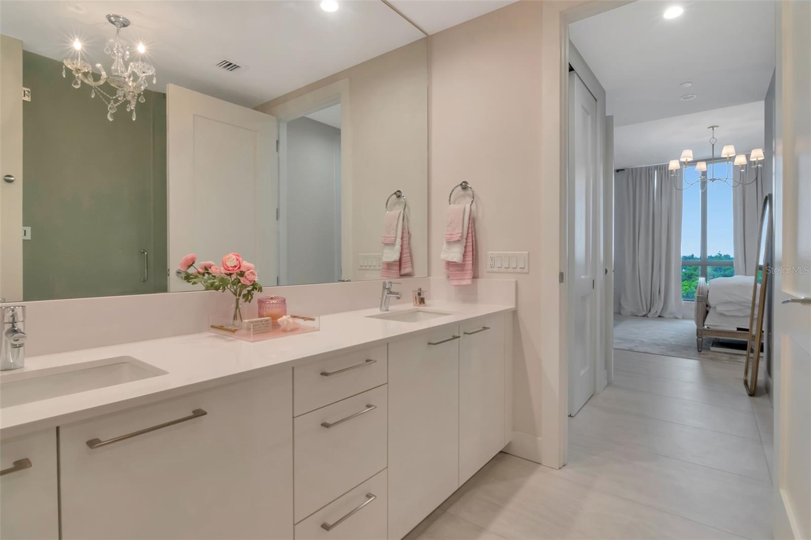 HYDE PARK HOUSE CONDO - Residential