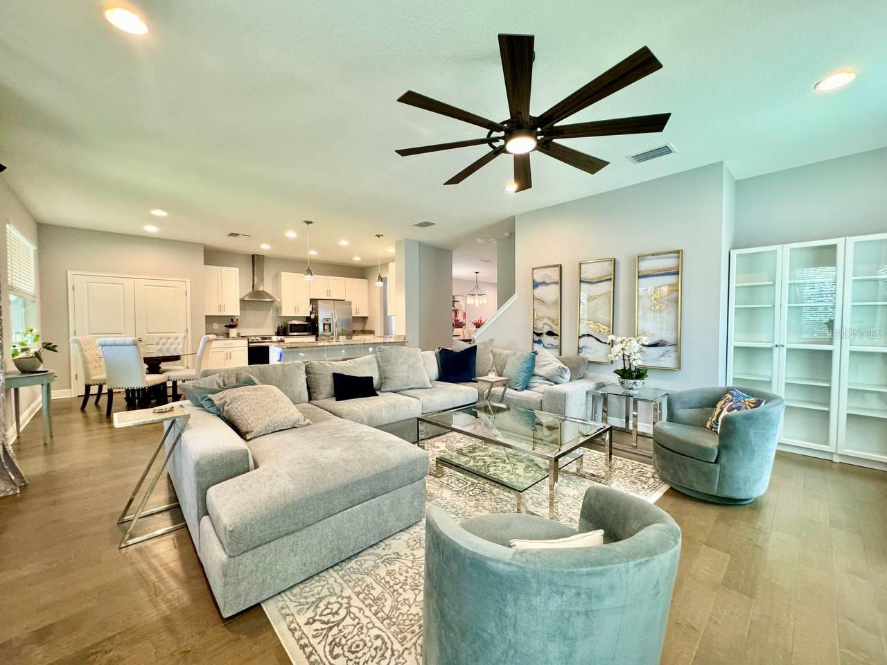 SUBURB ROYAL - Residential Lease