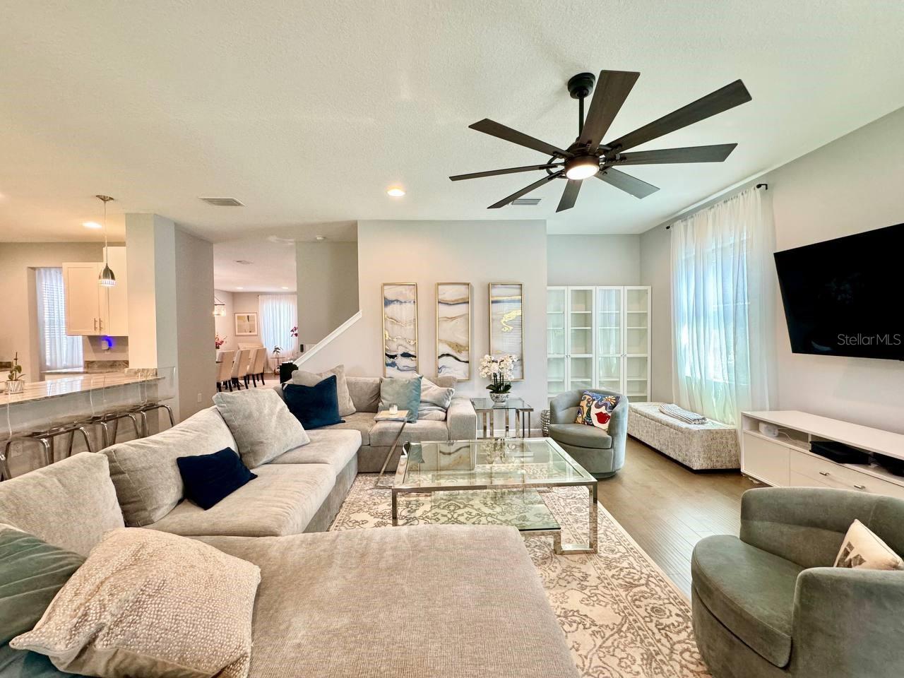 SUBURB ROYAL - Residential Lease