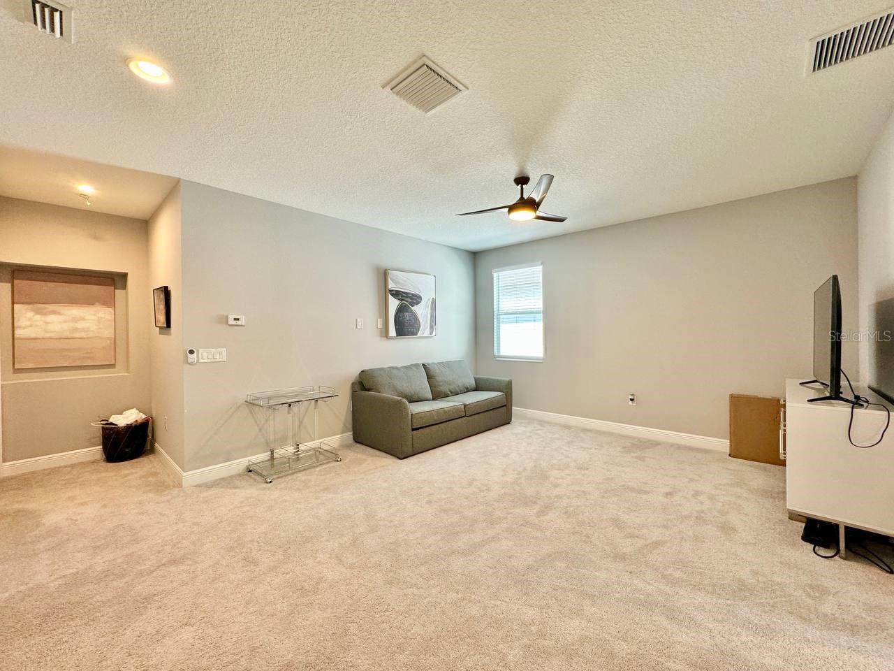 SUBURB ROYAL - Residential Lease