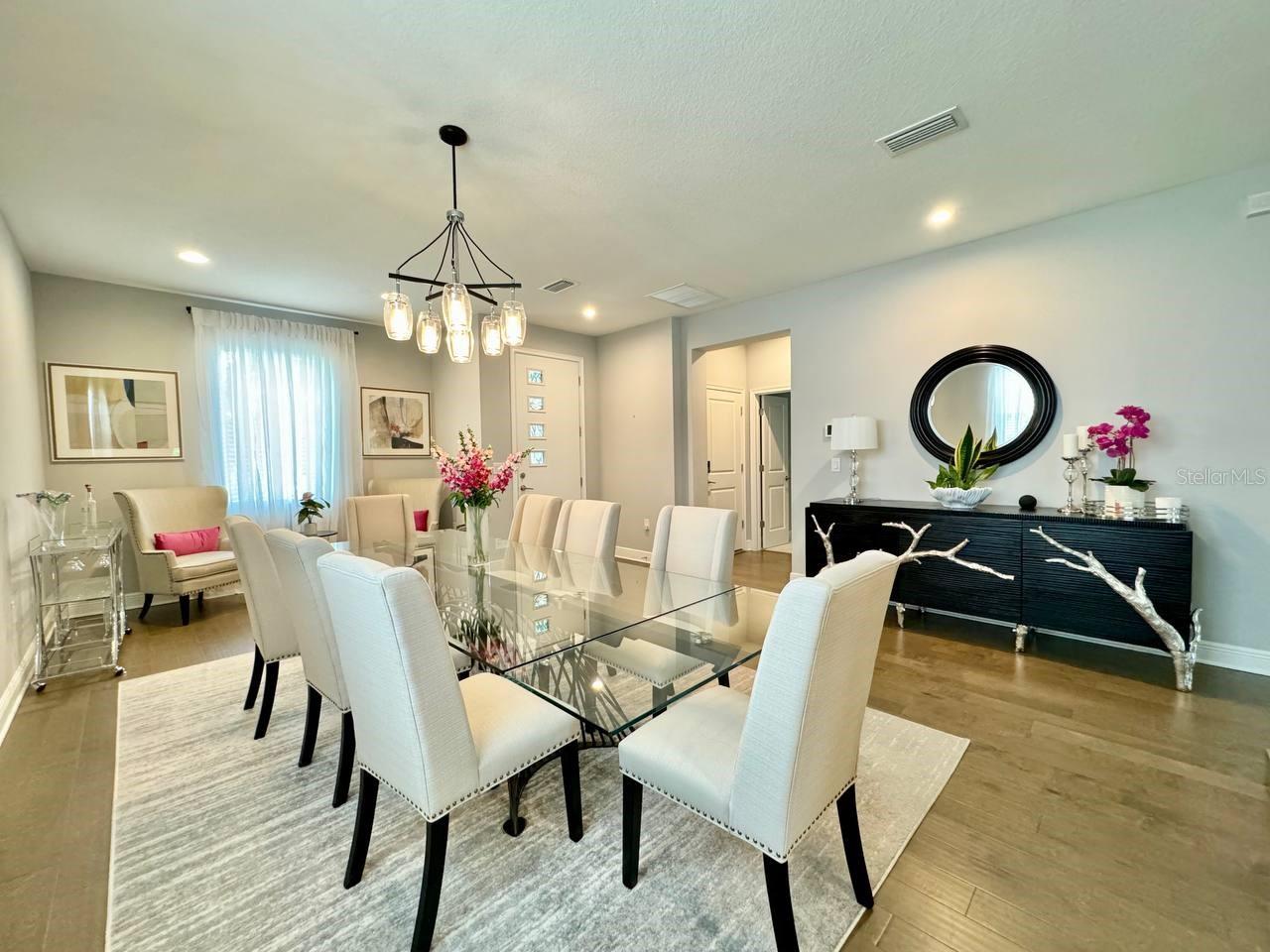 SUBURB ROYAL - Residential Lease