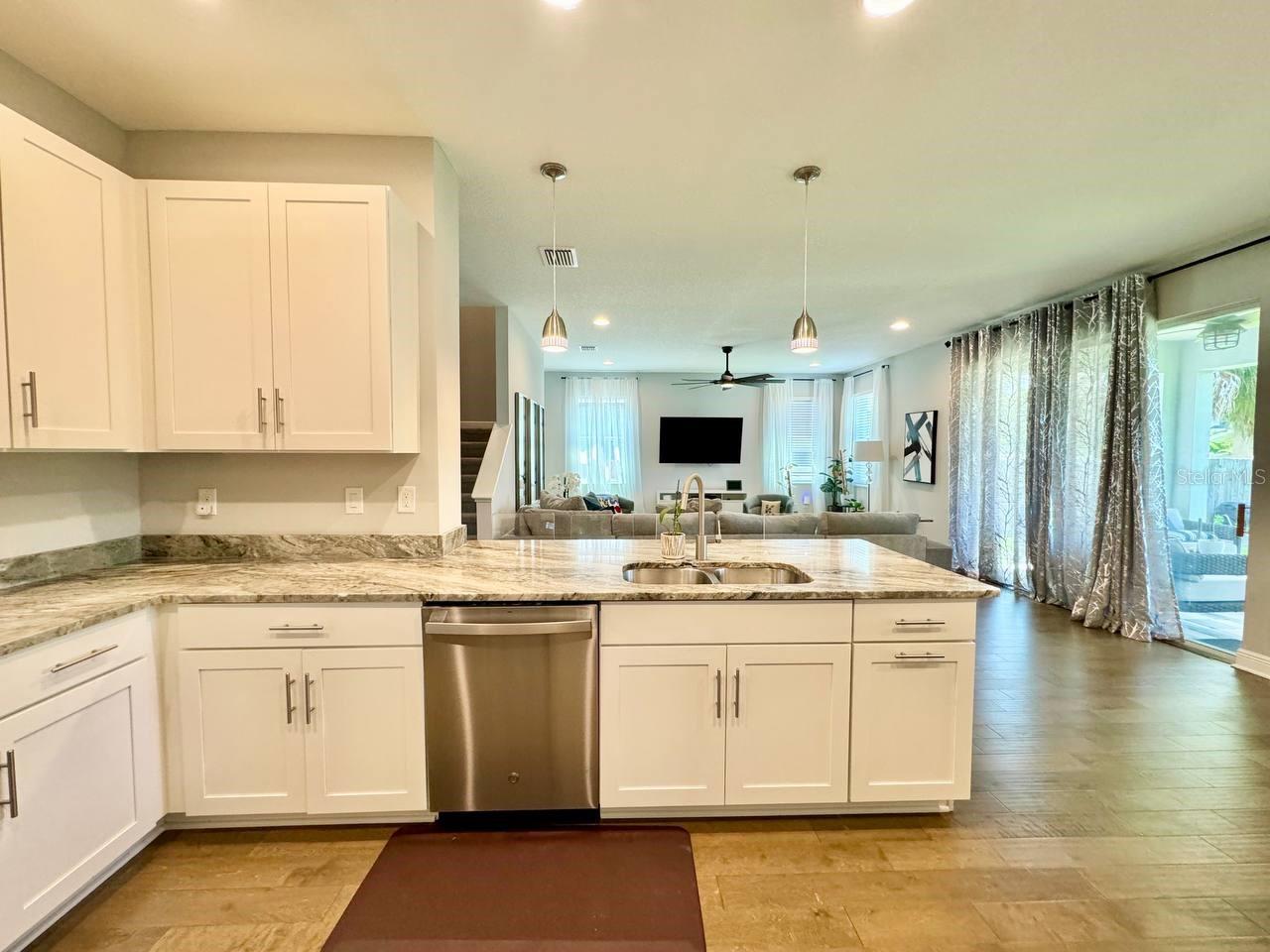 SUBURB ROYAL - Residential Lease