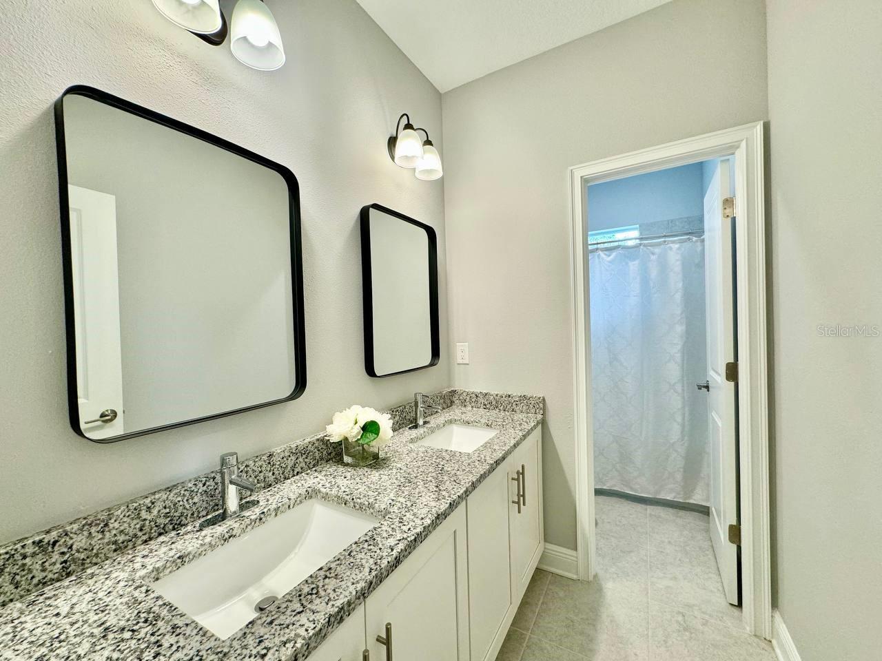 SUBURB ROYAL - Residential Lease