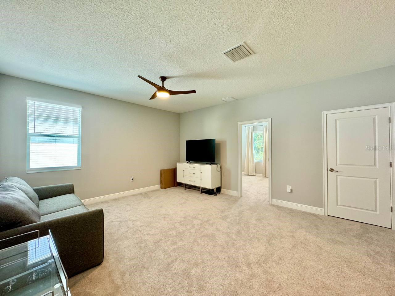 SUBURB ROYAL - Residential Lease