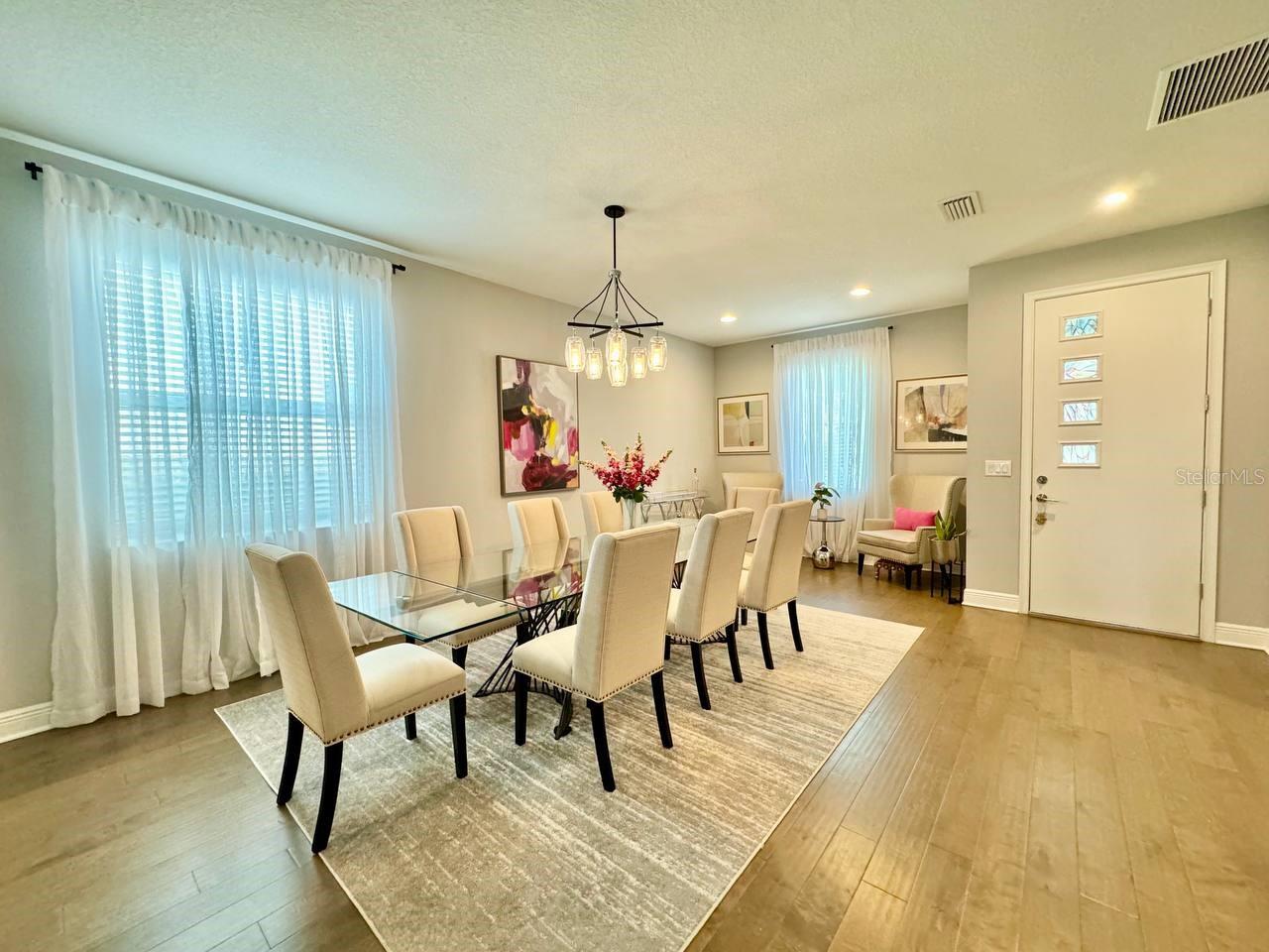 SUBURB ROYAL - Residential Lease