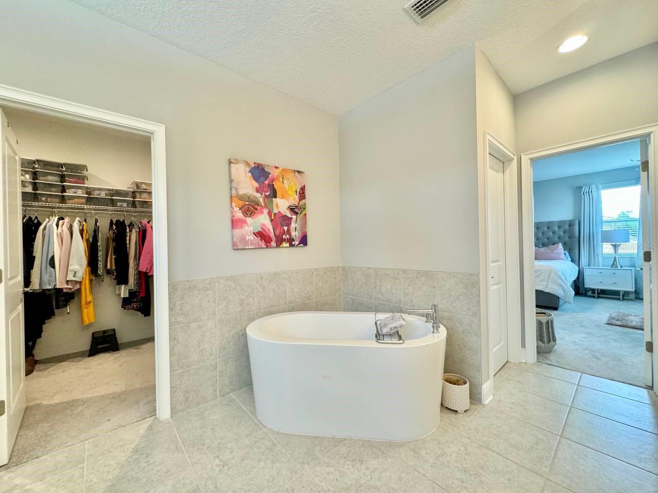 SUBURB ROYAL - Residential Lease