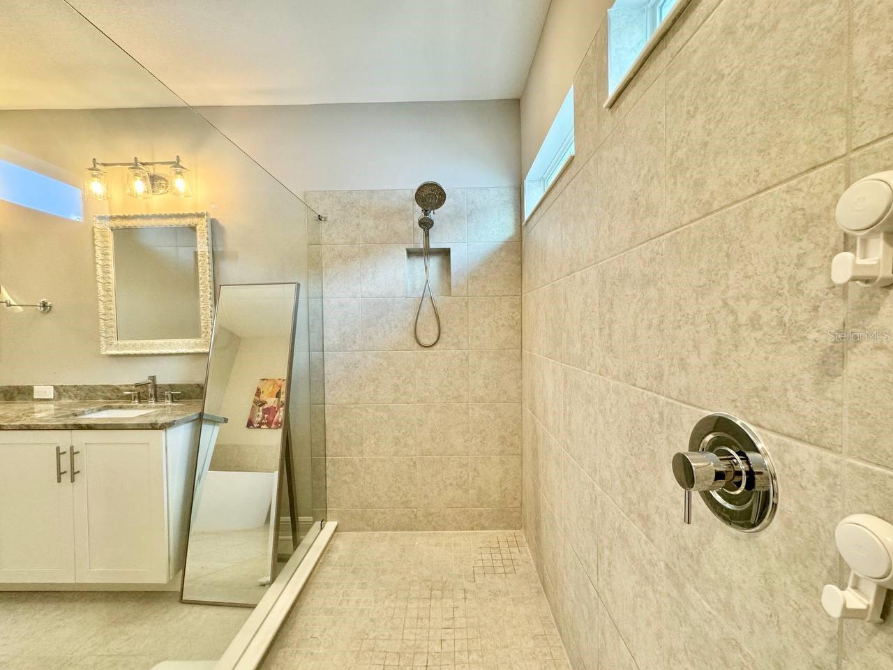 SUBURB ROYAL - Residential Lease