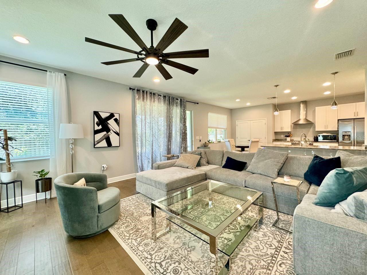 SUBURB ROYAL - Residential Lease