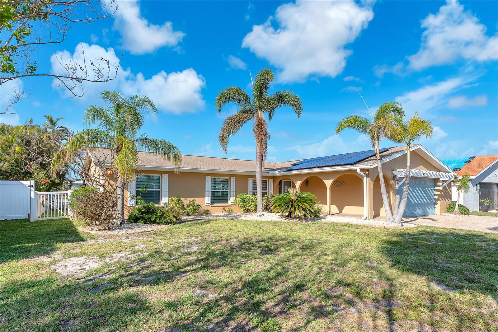 1012 SPINDLE PALM WAY