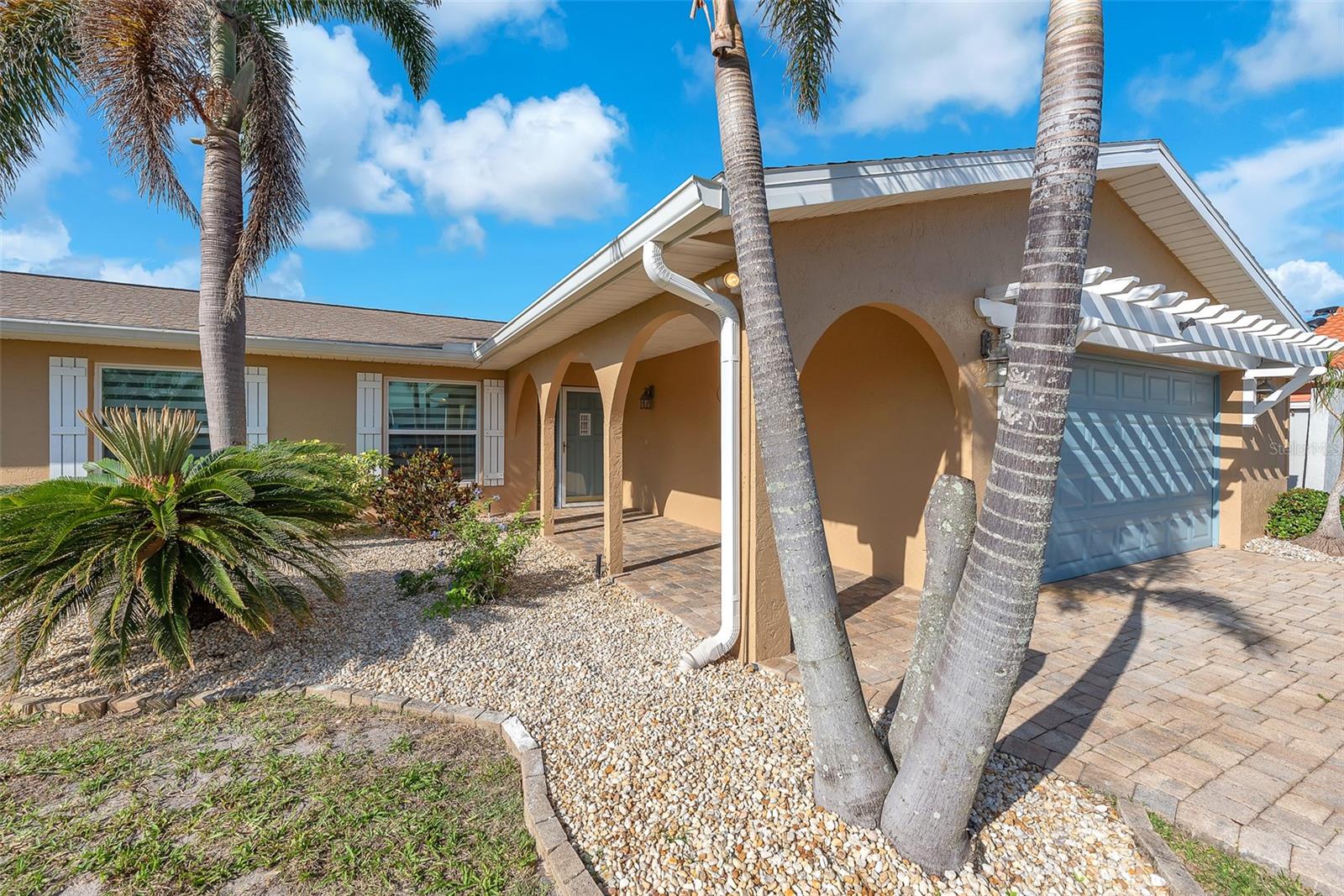 1012 SPINDLE PALM WAY