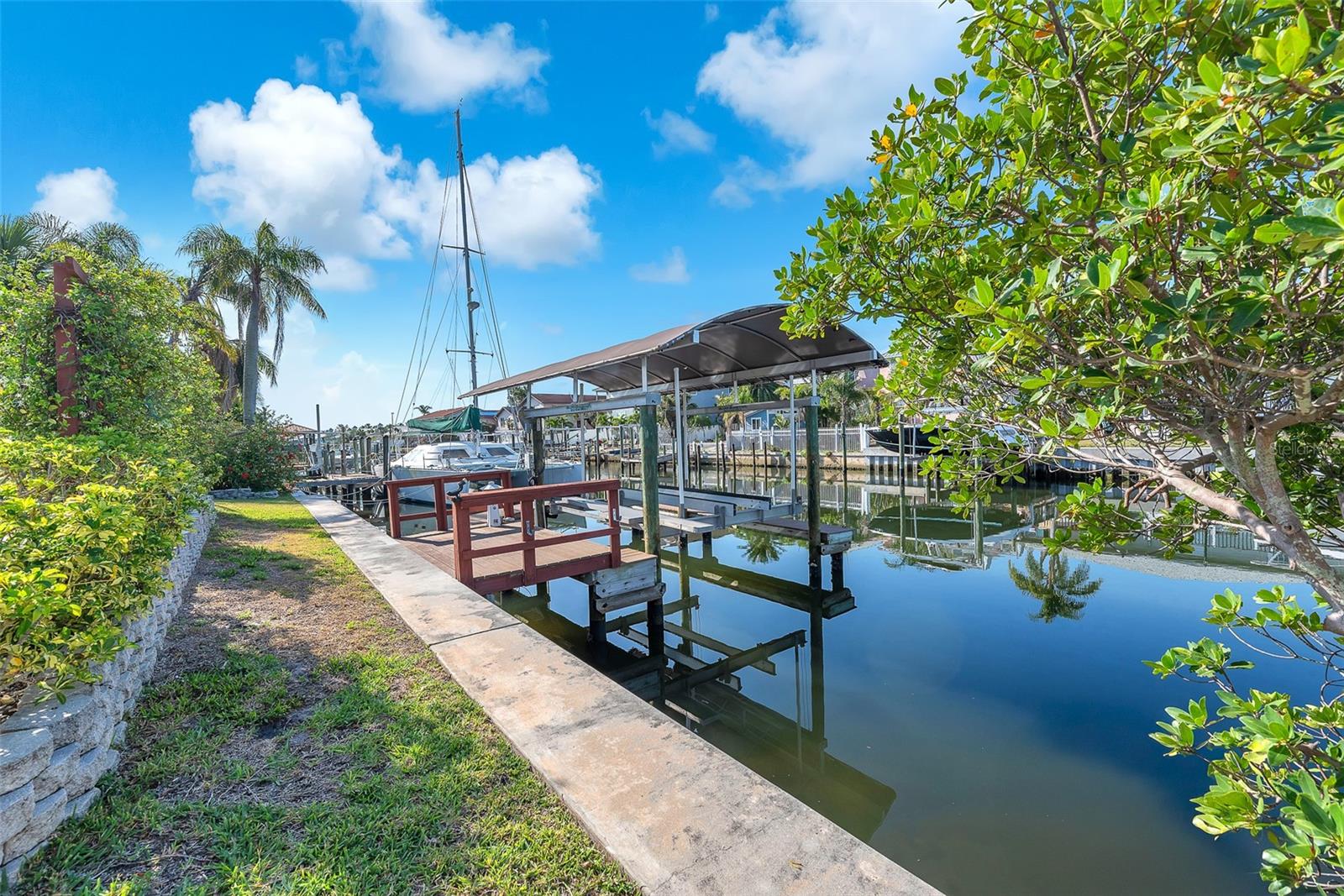 1012 SPINDLE PALM WAY