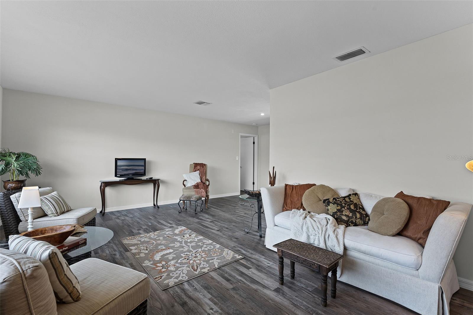 1007 CRESCENT PARKWAY