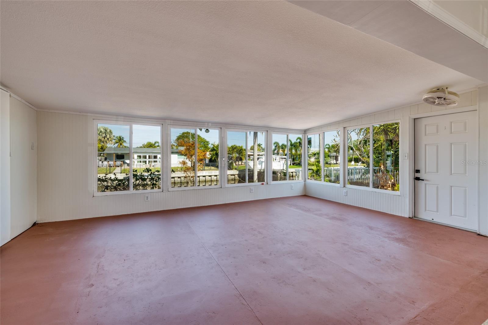 SUN PLAZA ISLES - Residential