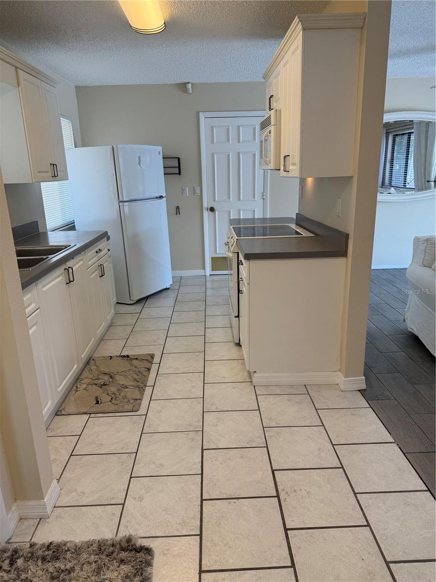 10421 CHABLIS AVENUE, ENGLEWOOD, FL, 34224 4 10421 CHABLIS AVENUE