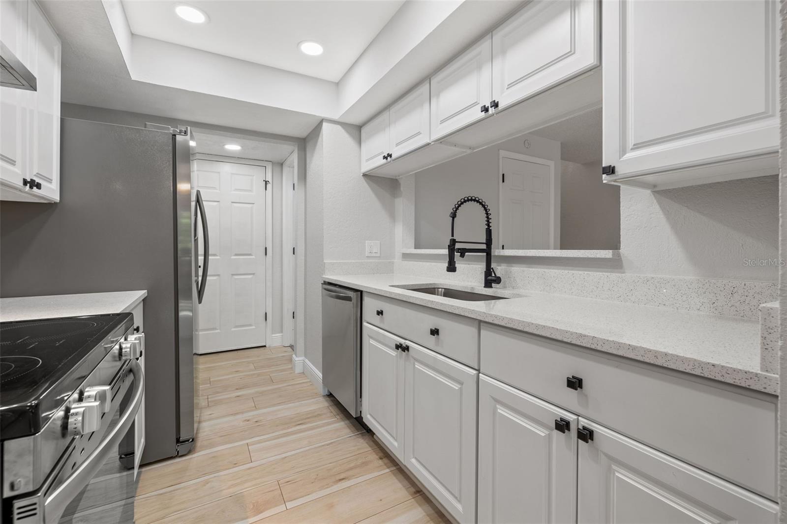 CARLYLE GARDEN TWNHMS A CON - Residential