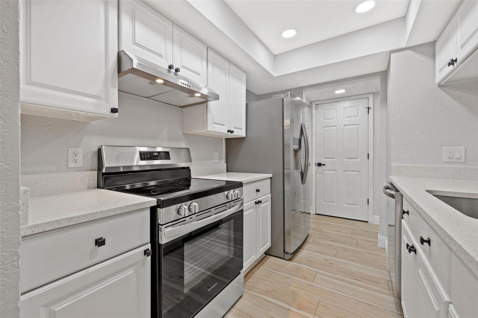 CARLYLE GARDEN TWNHMS A CON - Residential