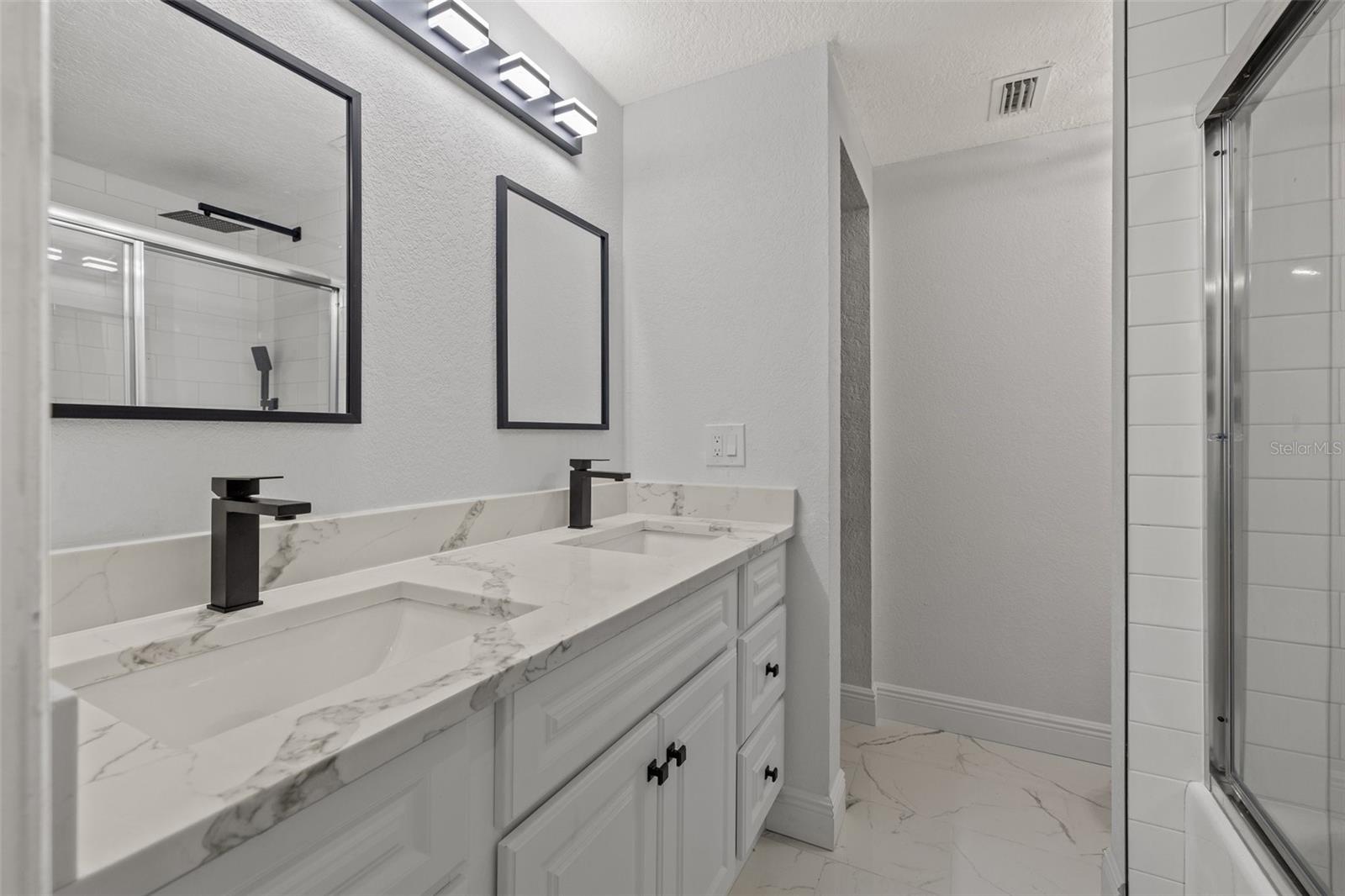 CARLYLE GARDEN TWNHMS A CON - Residential