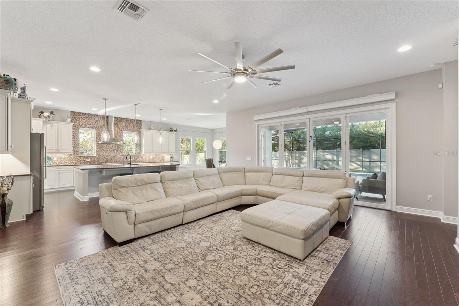 ENCLAVE - Residential