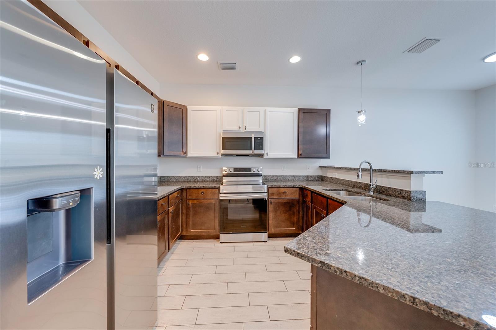 DELMOS CONDO - Residential Lease