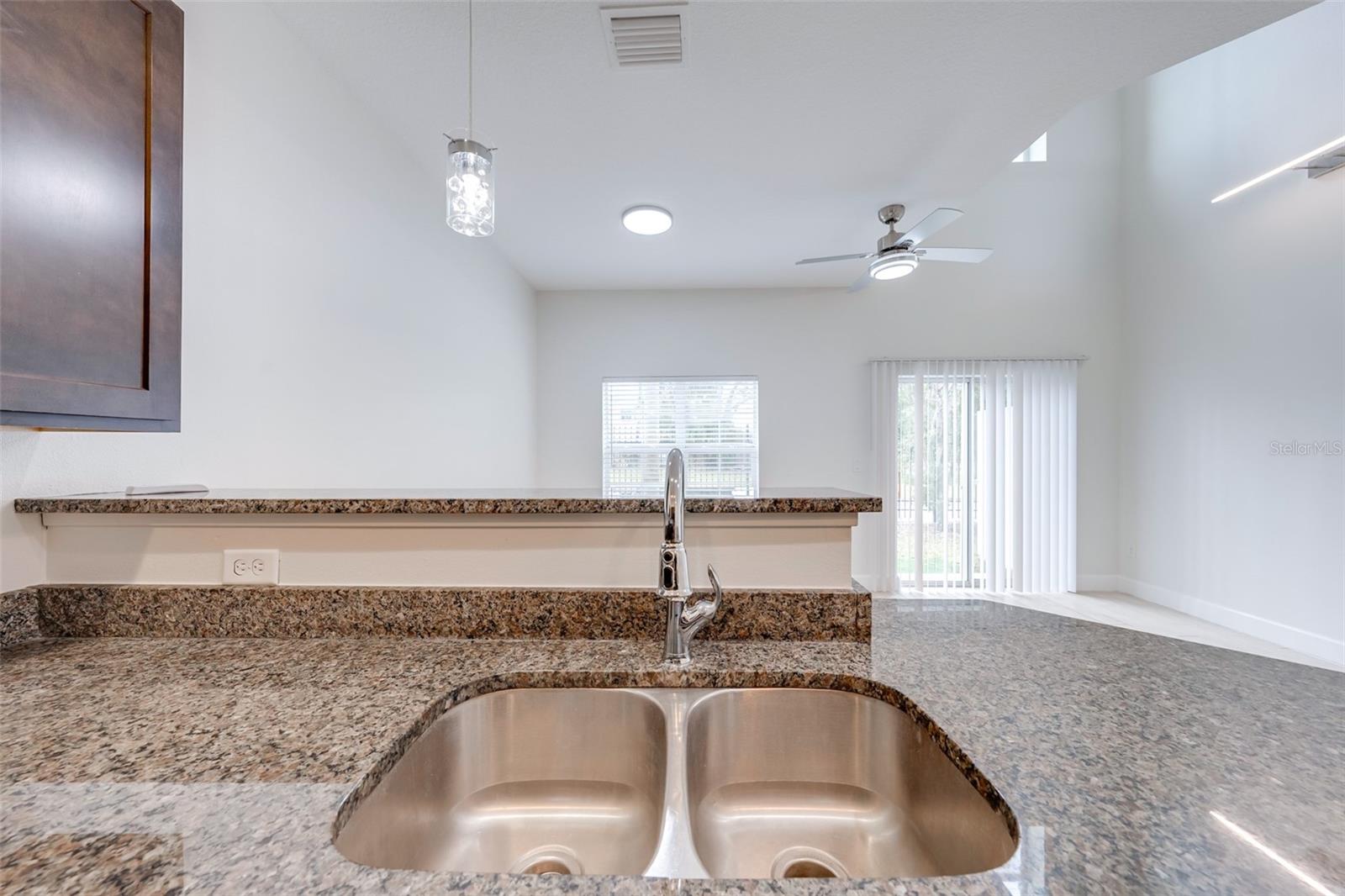 DELMOS CONDO - Residential Lease