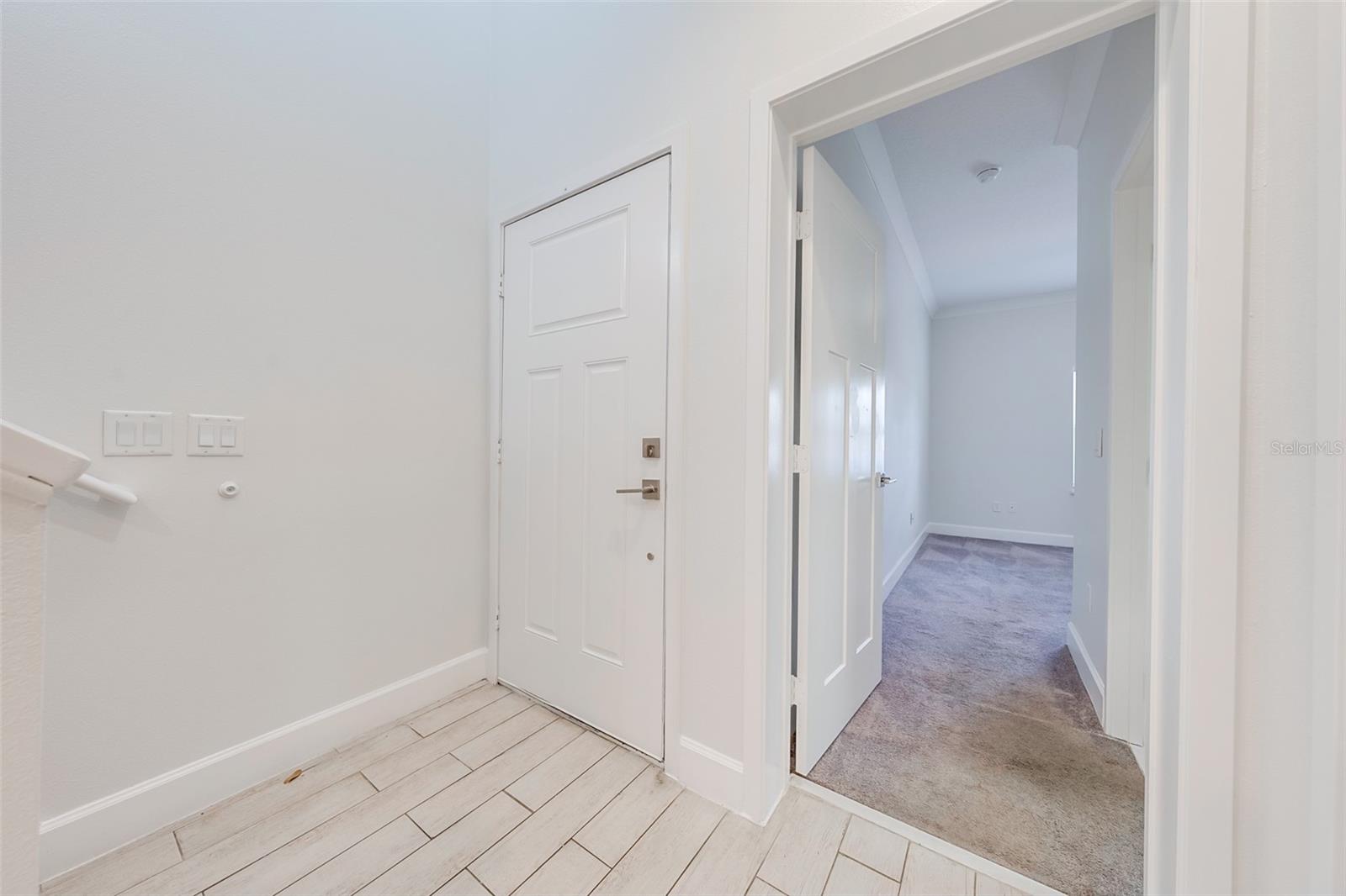 DELMOS CONDO - Residential Lease