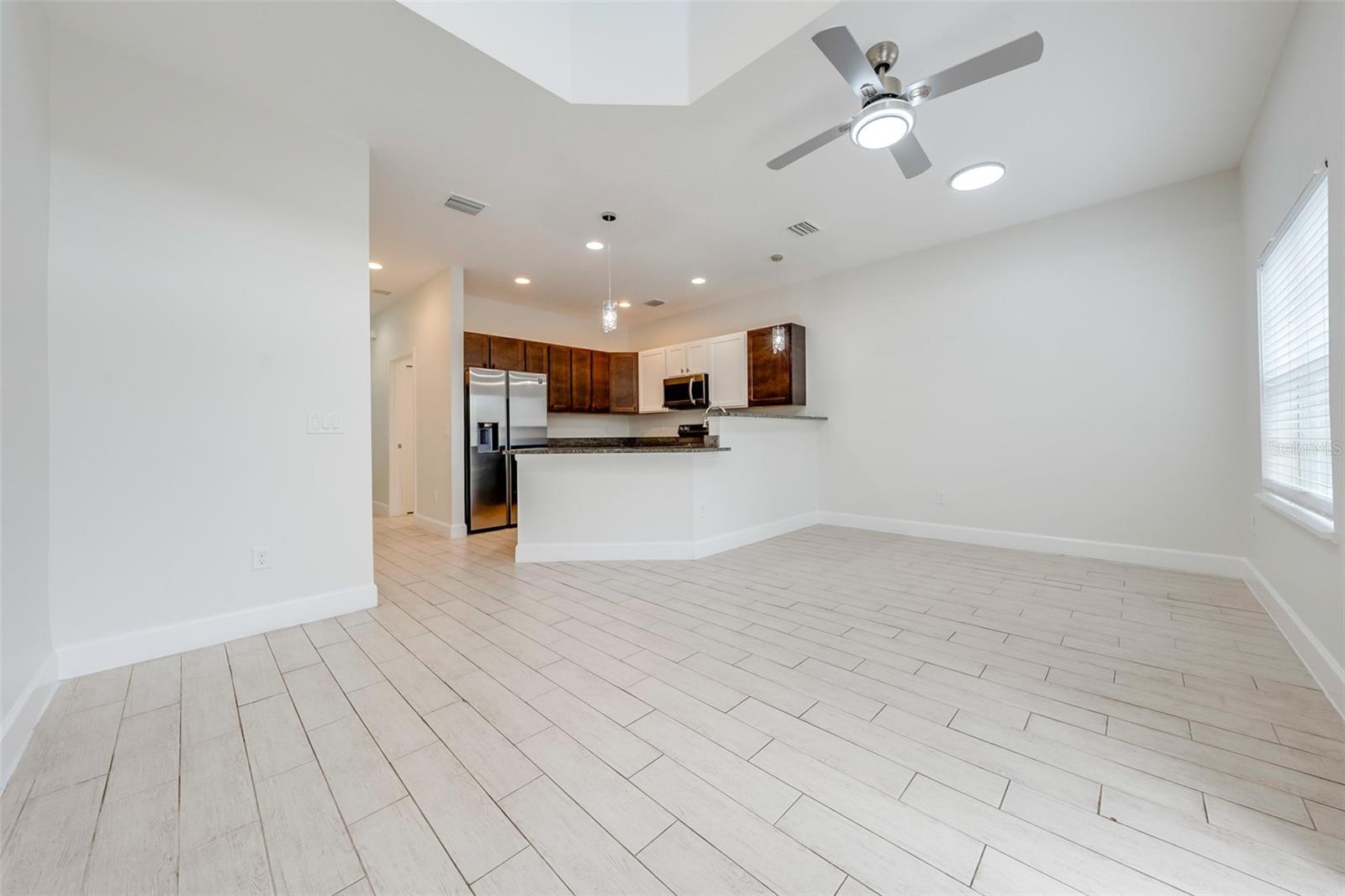 DELMOS CONDO - Residential Lease