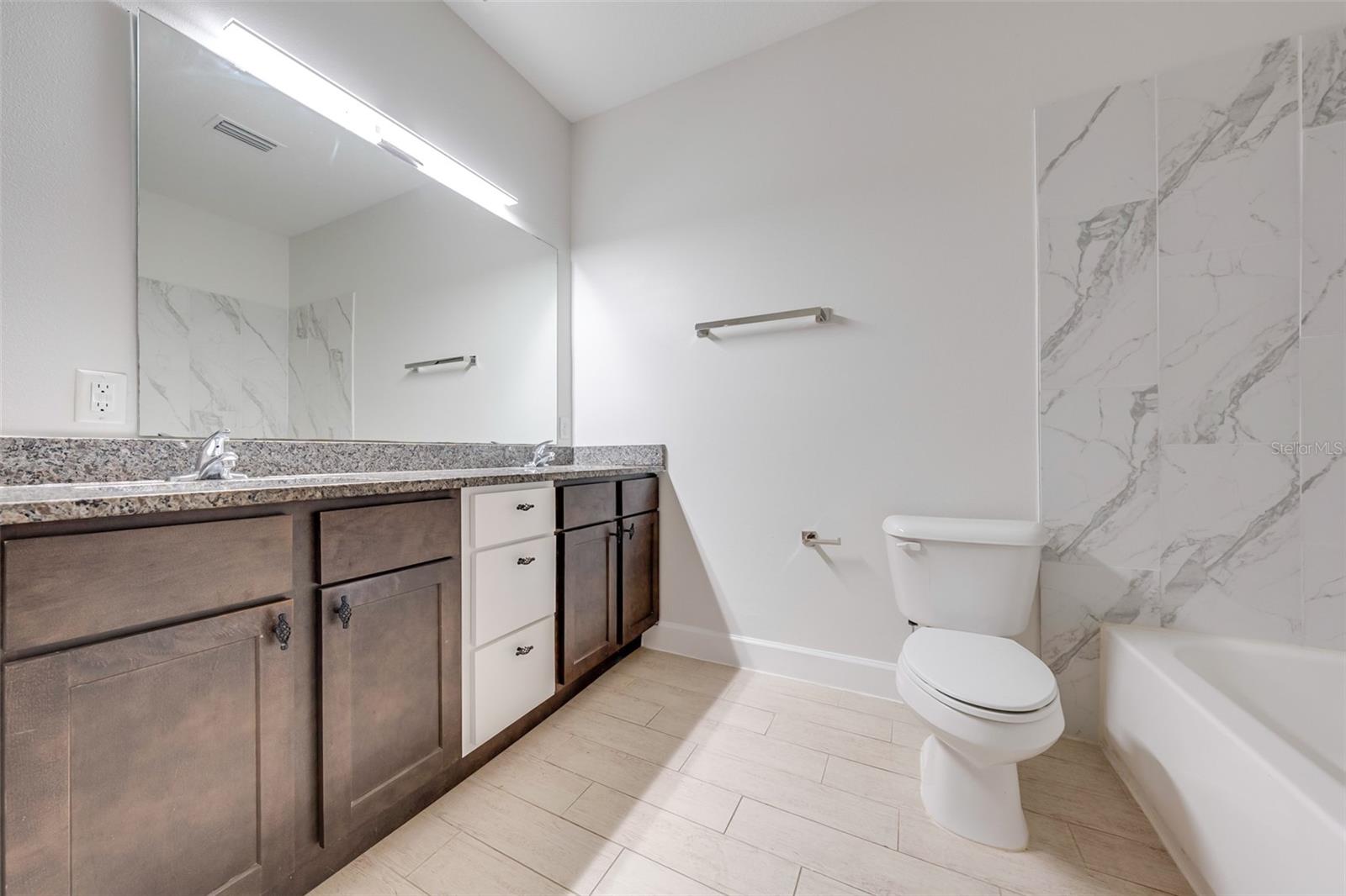 DELMOS CONDO - Residential Lease