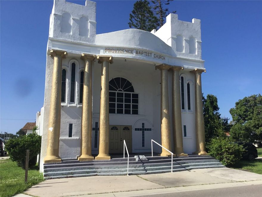 This is a long time established building, with good location and parking
Numerous offices and restrooms
ALSO INCLUDES LOTS NEXT DOOR 505 11TH ST. DR.W.