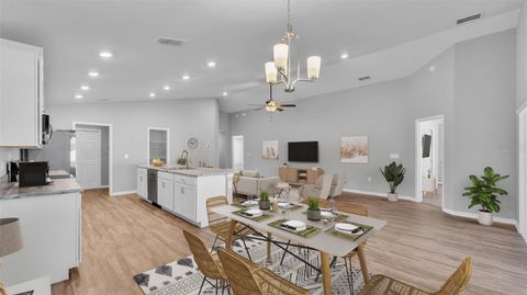 A home in AUBURNDALE