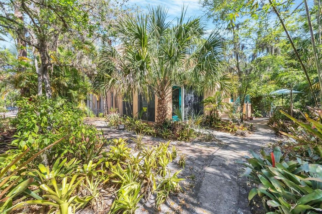 Photo of 2315 Mcclellan Parkway, Sarasota, FL 34239 (MLS # A4659498)