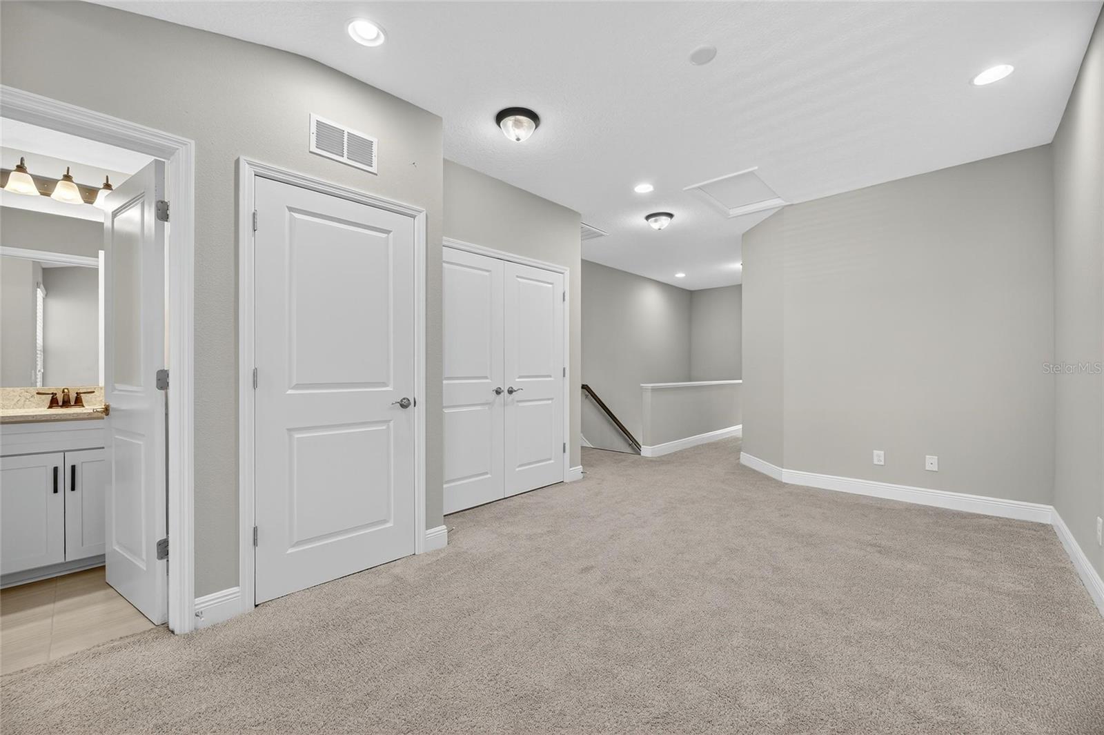 TOWNS AT BELLEAIR GROVE - Residential