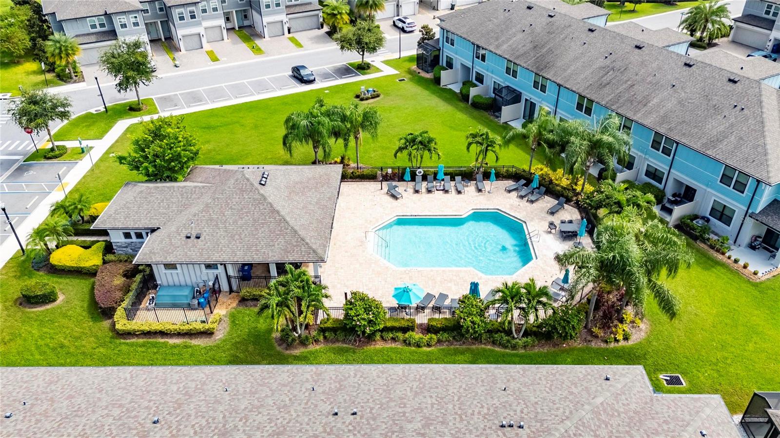 TOWNS AT BELLEAIR GROVE - Residential