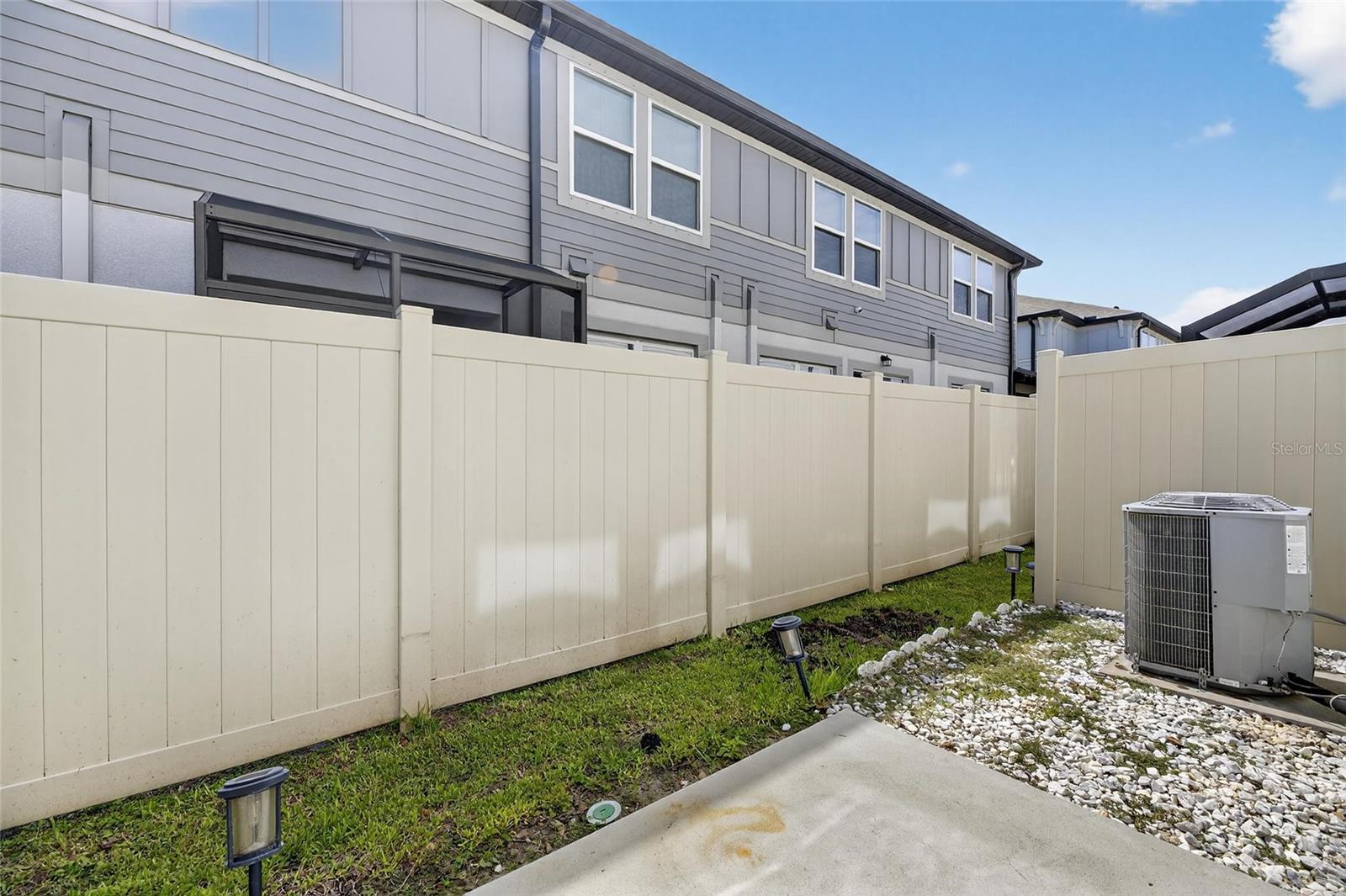 TOWNS AT BELLEAIR GROVE - Residential