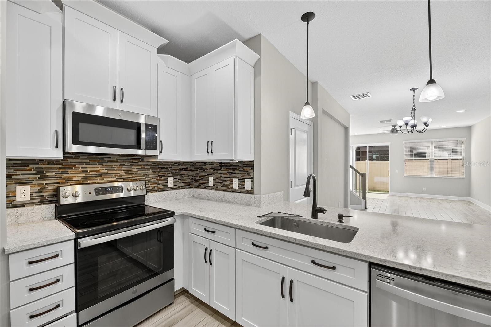 TOWNS AT BELLEAIR GROVE - Residential
