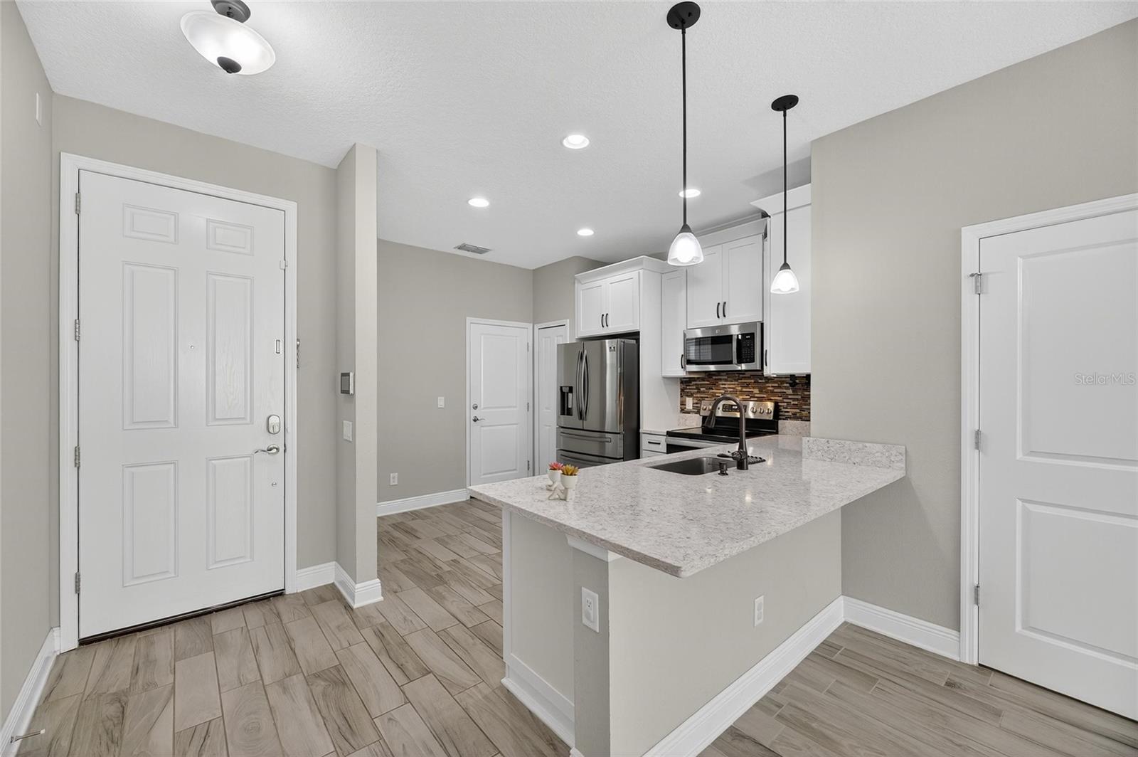 TOWNS AT BELLEAIR GROVE - Residential