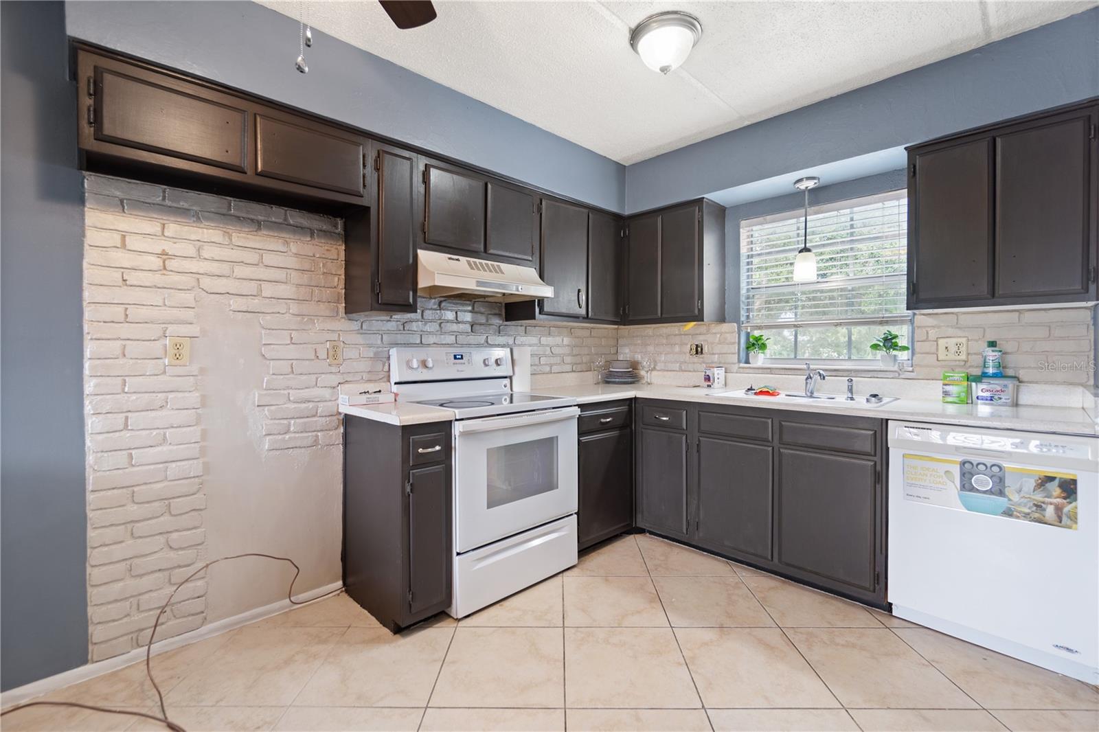 TAVARES LAKEVIEW CONDO - Residential