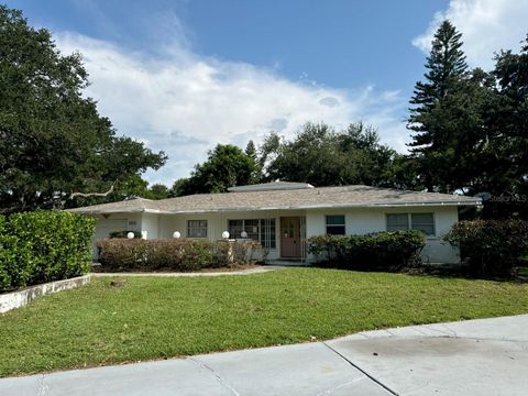1905 PINETREE LANE BELLEAIR BLUFFS FL 33770